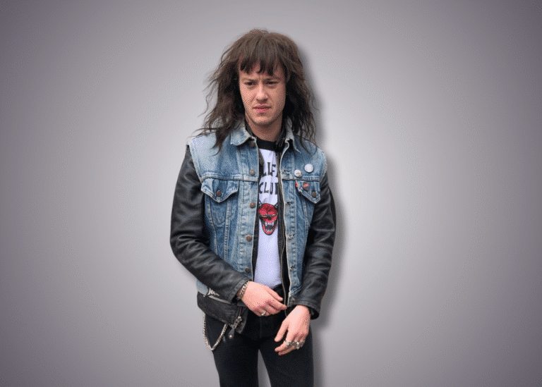 Dress like Eddie Munson from Stranger Things