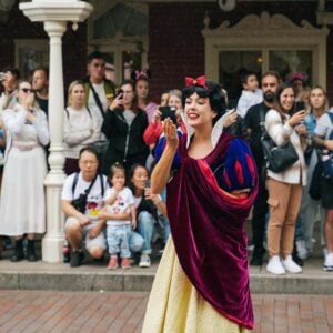Disney dress code - picture of woman dressed as Snow White