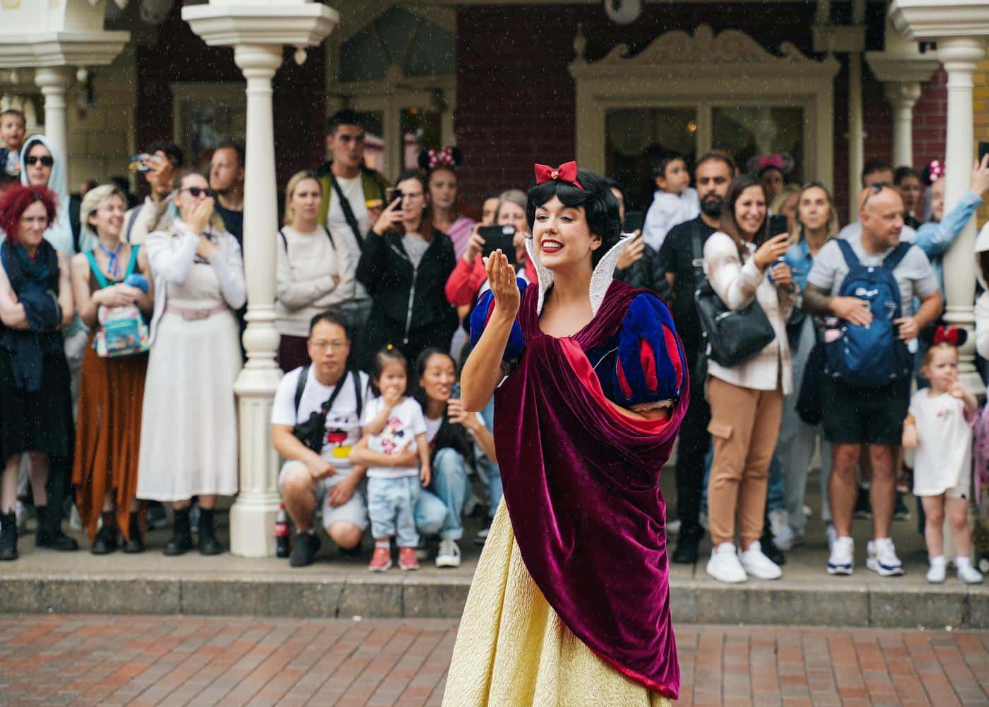 Disney dress code - picture of woman dressed as Snow White